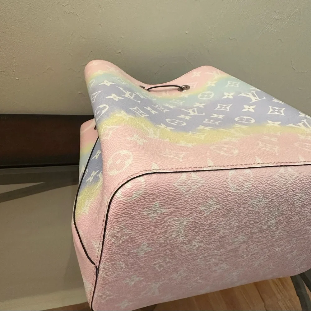 Louis Vuitton | Monogram Escale Neonoe MM Limited Edition Bucket Bag in Pastel - Picture 13 of 13